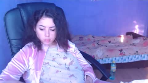 prettyjulliette online show from January 24, 12:52 pm