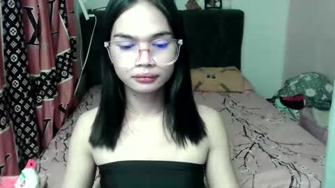 prettykhelcy online show from June 3, 11:02 am