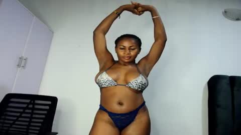 Snapshot of prettylove5 chatting on June 26, 6:29 am evelyn online show from June 26, 6:29 am