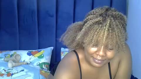 prettymel_ online show from September 25, 9:18 pm