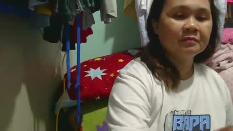 Snapshot of prettynhing chatting on December 15, 3:09 pm Nhing online show from December 15, 3:09 pm