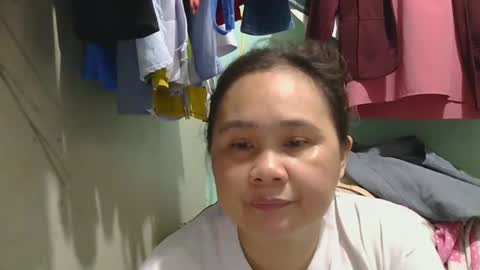 Snapshot of prettynhing chatting on December 30, 4:20 am Nhing online show from December 30, 4:20 am