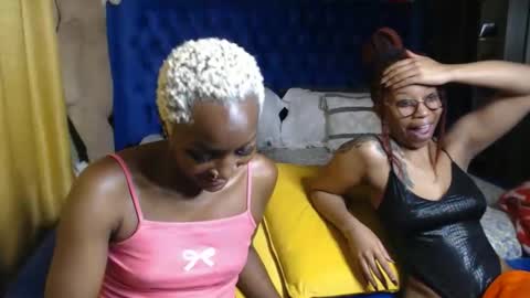 Snapshot of prettyquee chatting on April 18, 11:58 am sasha online show from April 18, 11:58 am