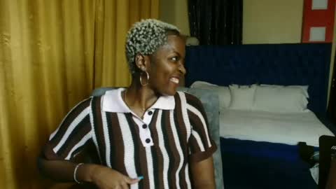 Snapshot of prettyquee chatting on June 17, 7:04 pm sasha online show from June 17, 7:04 pm