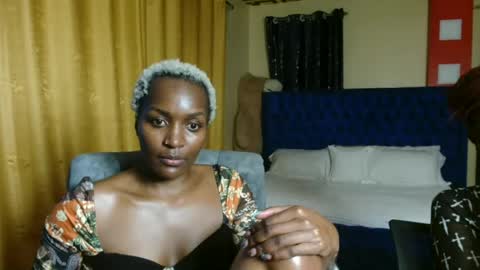 Snapshot of prettyquee chatting on June 18, 6:23 pm sasha online show from June 18, 6:23 pm