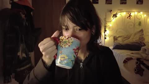 Snapshot of prettyrare chatting on August 7, 12:12 am Juli online show from August 7, 12:12 am