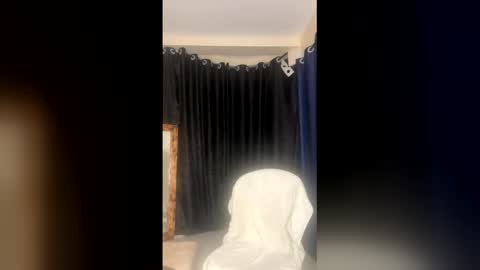 Snapshot of prettyreen chatting on March 21, 2:49 am prettyreen online show from March 21, 2:49 am