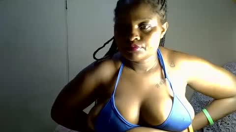 Snapshot of prettyriss chatting on April 18, 10:54 pm prettyriss online show from April 18, 10:54 pm