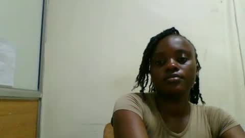 Snapshot of prettyseren_a chatting on December 13, 8:51 am prettyseren A online show from December 13, 8:51 am