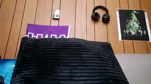 Snapshot of prettysolidd7 chatting on February 20, 10:05 am prettysolidd7 online show from February 20, 10:05 am