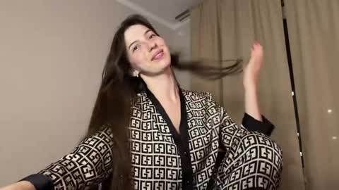 Snapshot of prettyyy_angel chatting on April 28, 7:08 pm prettyyy_angel online show from April 28, 7:08 pm