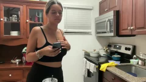 prettyyykittyyy22 online show from November 17, 1:11 am