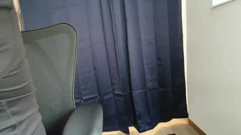 Snapshot of primdeceit chatting on December 25, 7:35 am PrimDeceit online show from December 25, 7:35 am