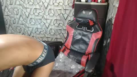 Snapshot of primohunterz chatting on November 12, 9:32 am primohunterz online show from November 12, 9:32 am