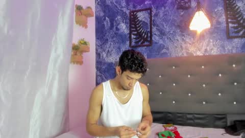 prince_arthur77 online show from November 9, 1:20 pm