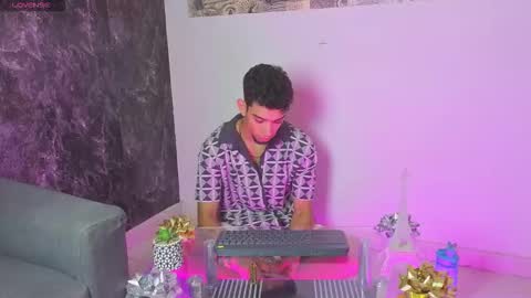 prince_arthur77 online show from March 5, 3:08 pm