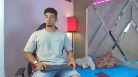 prince_arthur77 online show from April 18, 1:04 pm