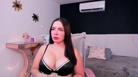 Mia online show from March 3, 11:38 am