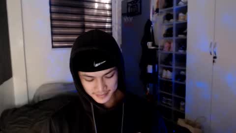 Snapshot of princeadrianx chatting on February 27, 7:08 am Prince Adrian online show from February 27, 7:08 am