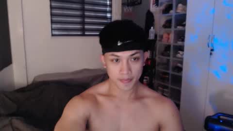 Snapshot of princeadrianx chatting on March 25, 6:52 am Prince Adrian online show from March 25, 6:52 am