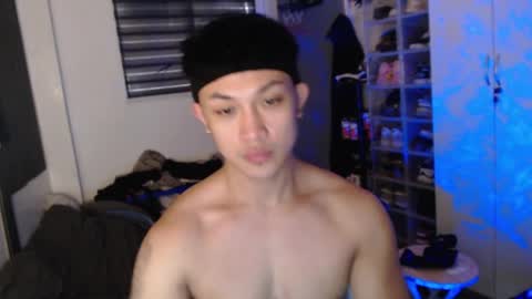 Snapshot of princeadrianx chatting on April 2, 5:38 am Prince Adrian online show from April 2, 5:38 am