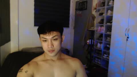 Snapshot of princeadrianx chatting on April 22, 4:41 pm Prince Adrian online show from April 22, 4:41 pm