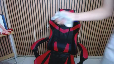 princes_henry online show from March 8, 6:37 pm