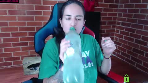 Snapshot of princesa_leia_zathur chatting on April 26, 6:05 pm Leia online show from April 26, 6:05 pm