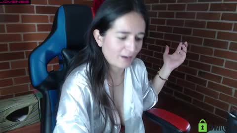 Snapshot of princesa_leia_zathur chatting on May 30, 8:28 pm Leia online show from May 30, 8:28 pm