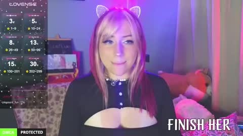 Yo Im Sofiee online show from September 11, 7:25 pm