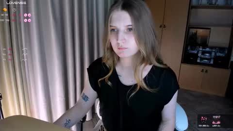 Snapshot of princessaalicc chatting on October 13, 3:01 pm princessaalicc online show from October 13, 3:01 pm