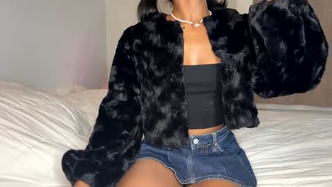 Snapshot of princessaleah chatting on December 8, 12:07 am Princess Aleah online show from December 8, 12:07 am