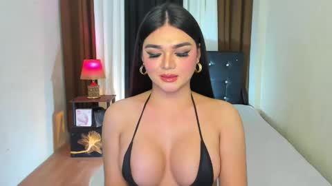 Snapshot of princesshugecumontop chatting on May 6, 2:33 pm PrincessDONT FORGET TO FOLLOW ME online show from May 6, 2:33 pm