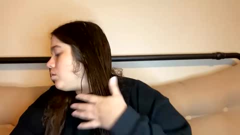 Snapshot of princesslaylaa chatting on January 13, 4:18 am princessviccxo online show from January 13, 4:18 am