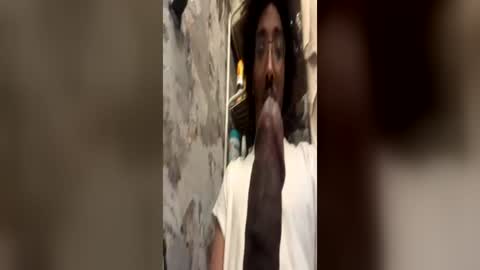 Snapshot of princevon09 chatting on June 16, 6:32 pm Trevon online show from June 16, 6:32 pm