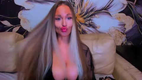 Snapshot of project_barbara chatting on May 1, 6:23 pm Barbara online show from May 1, 6:23 pm