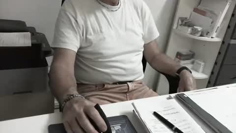mature hairy guy online show from May 29, 9:40 am