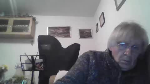 Snapshot of proudwelshman chatting on December 7, 11:34 pm proudwelshman online show from December 7, 11:34 pm
