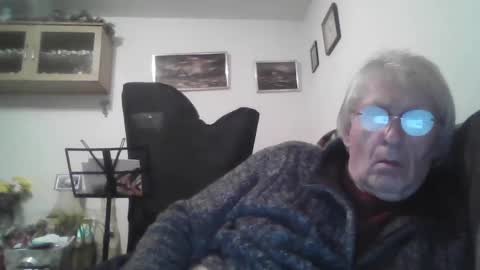 Snapshot of proudwelshman chatting on December 9, 11:24 pm proudwelshman online show from December 9, 11:24 pm