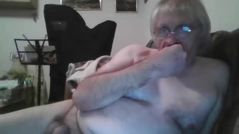 Snapshot of proudwelshman chatting on December 11, 12:54 am proudwelshman online show from December 11, 12:54 am