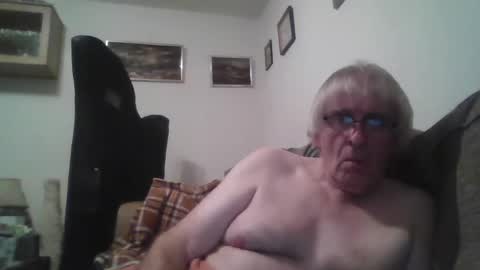 Snapshot of proudwelshman chatting on February 7, 11:34 pm proudwelshman online show from February 7, 11:34 pm