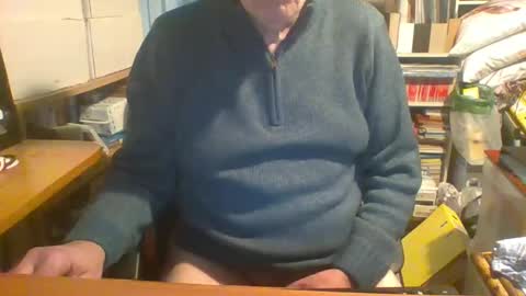 Snapshot of proudwelshman chatting on February 9, 9:47 am proudwelshman online show from February 9, 9:47 am