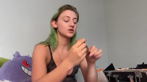 Oli online show from June 24, 7:46 pm