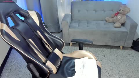    INDEPENDENT MODEL online show from December 27, 7:29 am