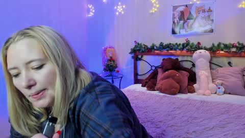 Snapshot of puffybun chatting on December 16, 12:04 am puffybun online show from December 16, 12:04 am