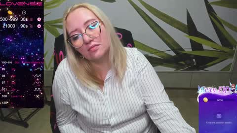 Snapshot of puffybun chatting on January 18, 4:42 pm puffybun online show from January 18, 4:42 pm