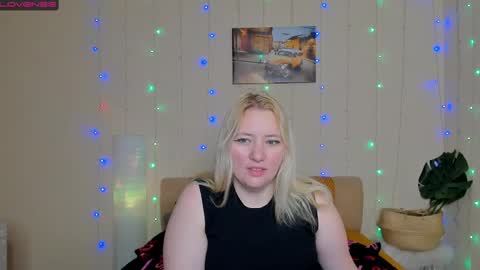 Snapshot of puffybun chatting on March 4, 11:43 pm puffybun online show from March 4, 11:43 pm