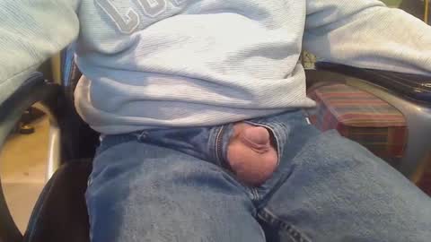 pulltoy1 online show from December 8, 6:50 pm