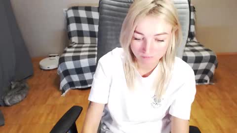 Polly online show from November 20, 1:22 pm