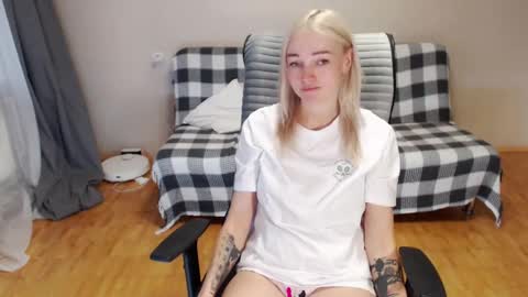 Polly online show from February 19, 4:08 am